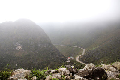 Scenic view of the misty mountain road in yen minh mã pí lèng pass