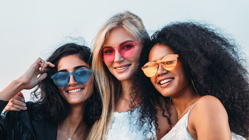 Portrait of smiling young woman wearing sunglasses