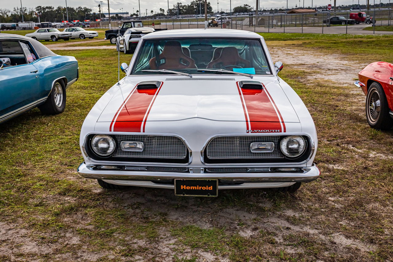 VIEW OF VINTAGE CAR PARKED IN ROW