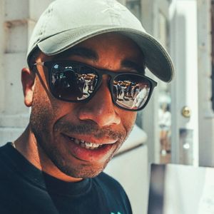 Portrait of young man wearing sunglasses