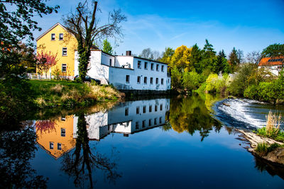 Reflection of buildings and trees in lake