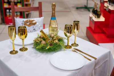 Table served for christmas dinner. christmas and new year holiday table setting. celebration
