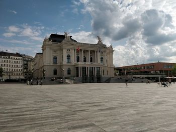 Buildings in city