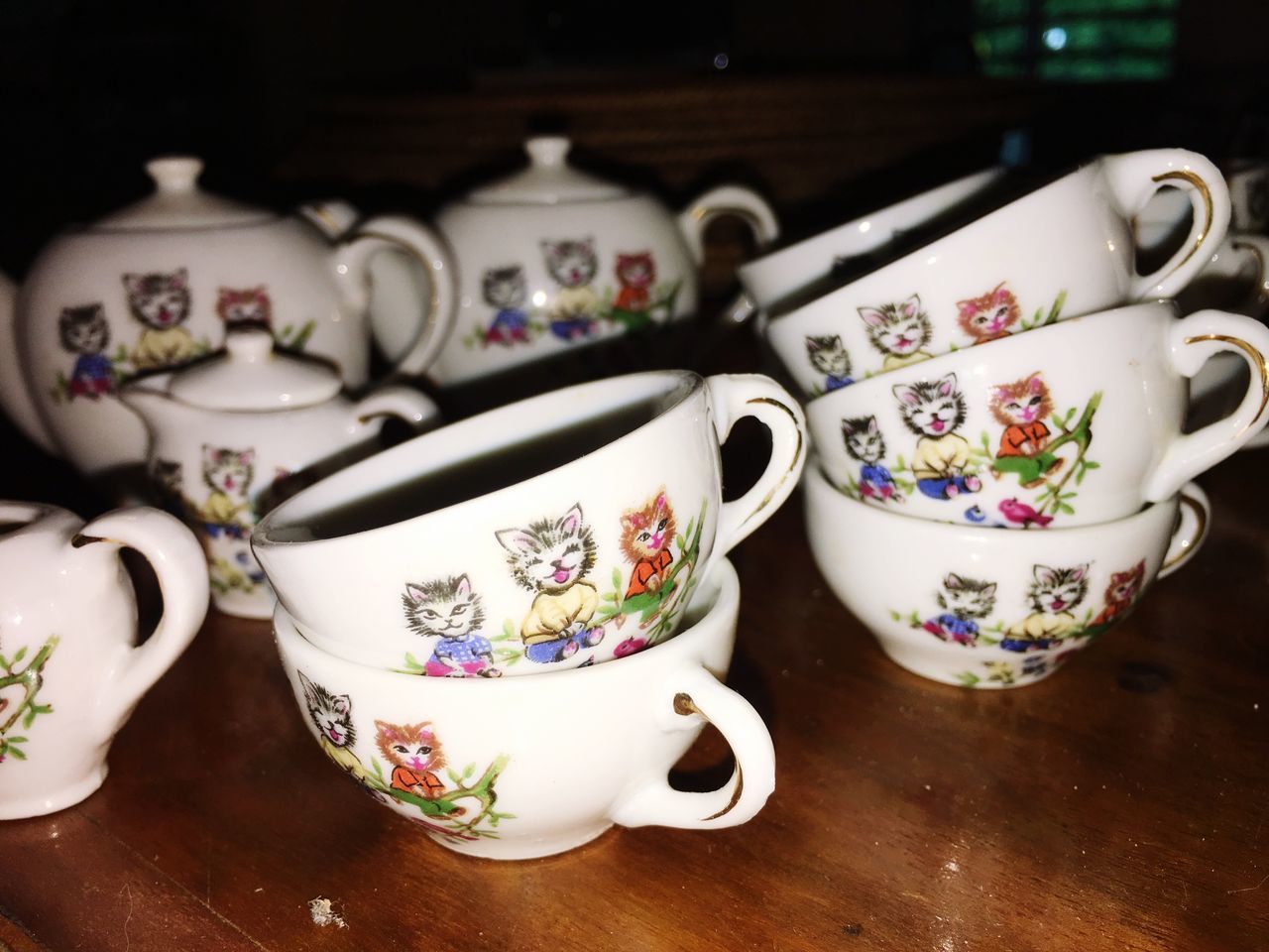 CLOSE-UP OF TEA SERVED ON TABLE AT HOME