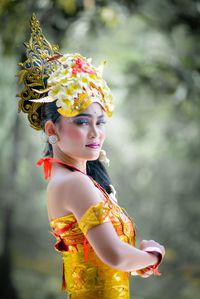 Young woman wearing hat