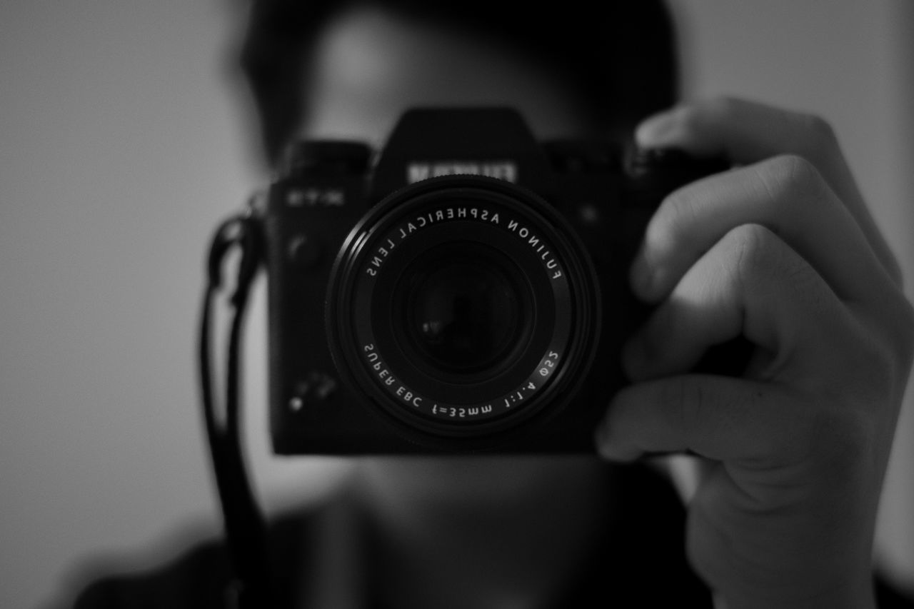 CLOSE-UP OF HAND PHOTOGRAPHING