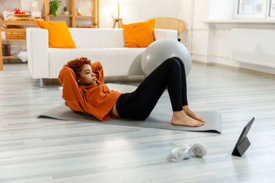 Portrait of woman exercising in gym