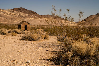 Tiny abandoned house in mojave desert ghost town of rhyolite, nevada, usa