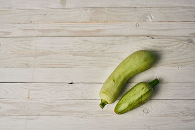 High angle view of green leaf on wooden table