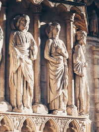 Statue of statues in temple