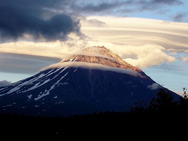 mountain, beauty in nature, nature, tranquil scene, scenics, snow, tranquility, snowcapped mountain, cloud - sky, landscape, majestic, sky, idyllic, power in nature, winter, cold temperature, no people, peak, outdoors, day