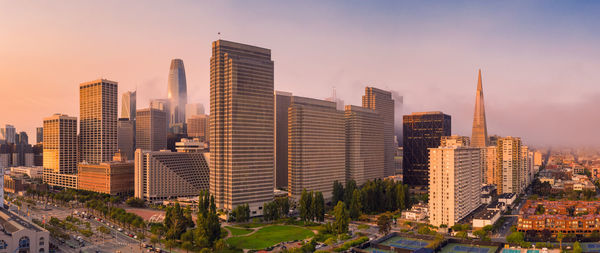 Orange foggy conditions in san francisco skyline from nearby wildfire