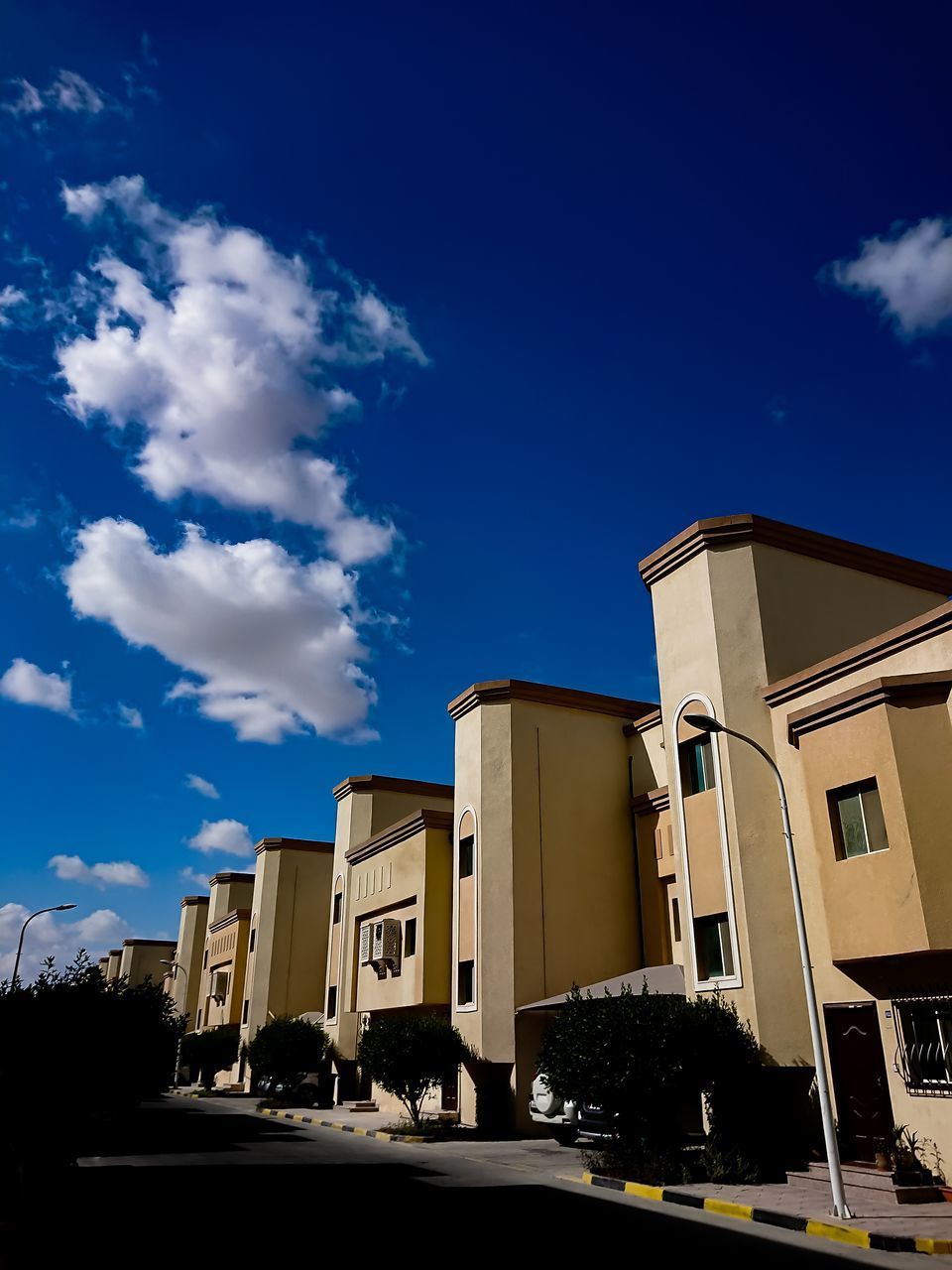 LOW ANGLE VIEW OF BUILDING AGAINST CLOUDY SKY