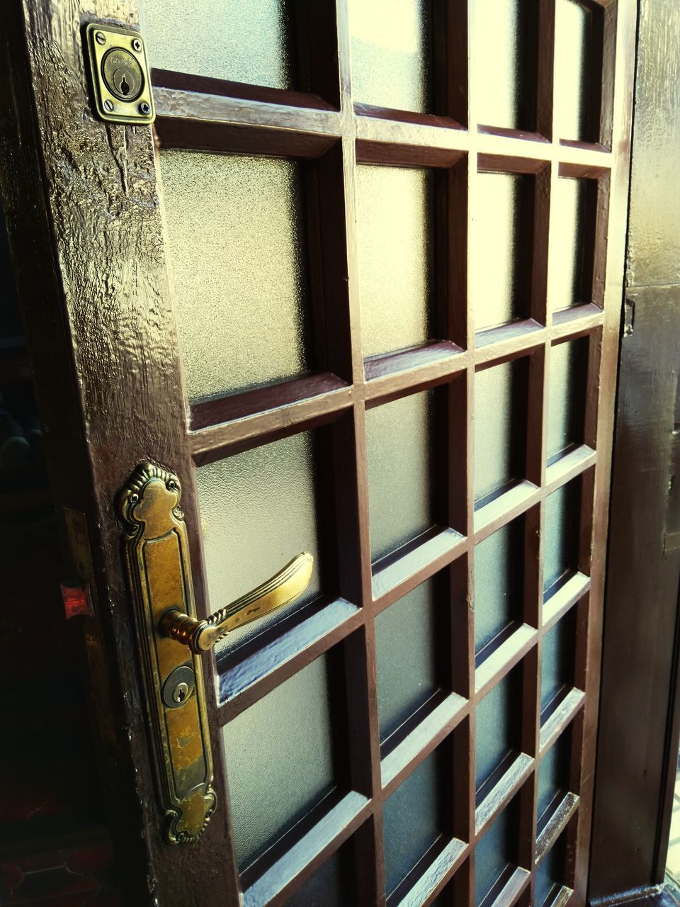 FULL FRAME SHOT OF OLD METAL DOOR