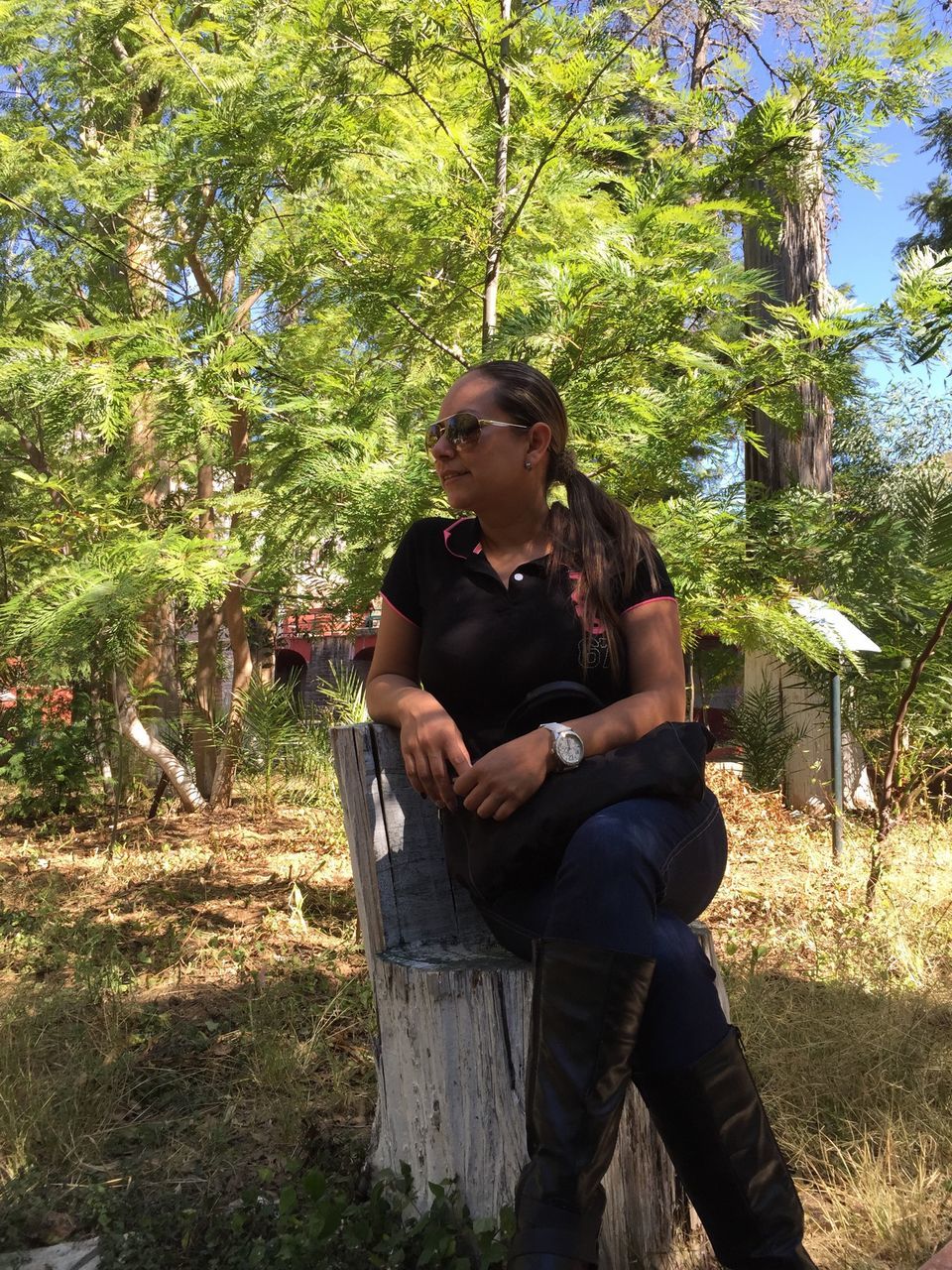 young adult, tree, lifestyles, leisure activity, person, casual clothing, young men, sunglasses, sitting, looking at camera, front view, portrait, holding, three quarter length, standing, full length, photographing