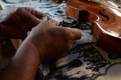 Violin maker carlos roberts in his cremona italy workshop chang