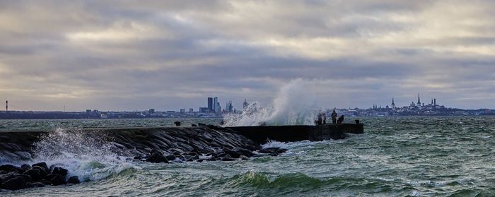 Water splashing in sea against sky