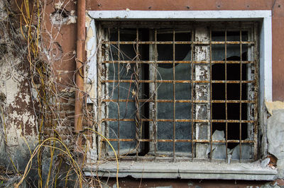 Full frame shot of rusty window