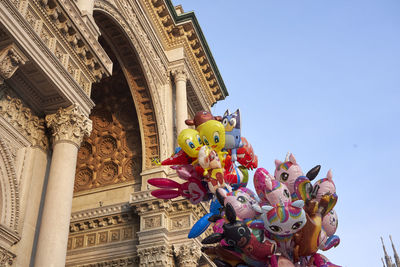 Colored balloons for children in the piazza del duomo in the center of milan milan ita - lombardy