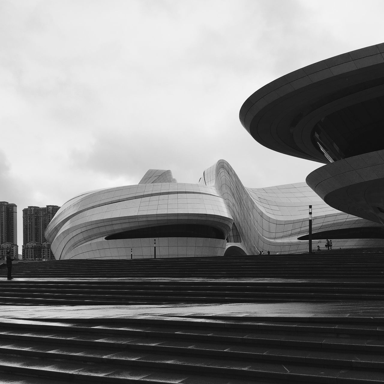 LOW ANGLE VIEW OF MODERN BUILDINGS AGAINST SKY