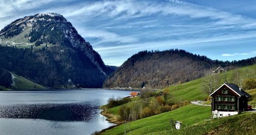 Idyllic mountain lake. the house at the lake. 