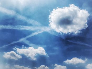 Low angle view of vapor trail in sky