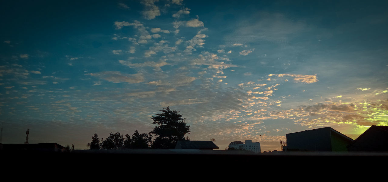 SILHOUETTE BUILDINGS AGAINST SKY DURING SUNSET