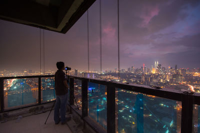 Man photographing cityscape