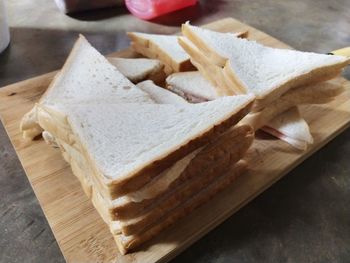 Close-up of bread on cutting board