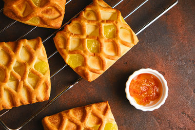 Fresh puff pastry mini pies with pear and lime jam