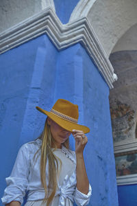 Portrait young tourists exploring the santa catalina monastery, convento de santa catalina