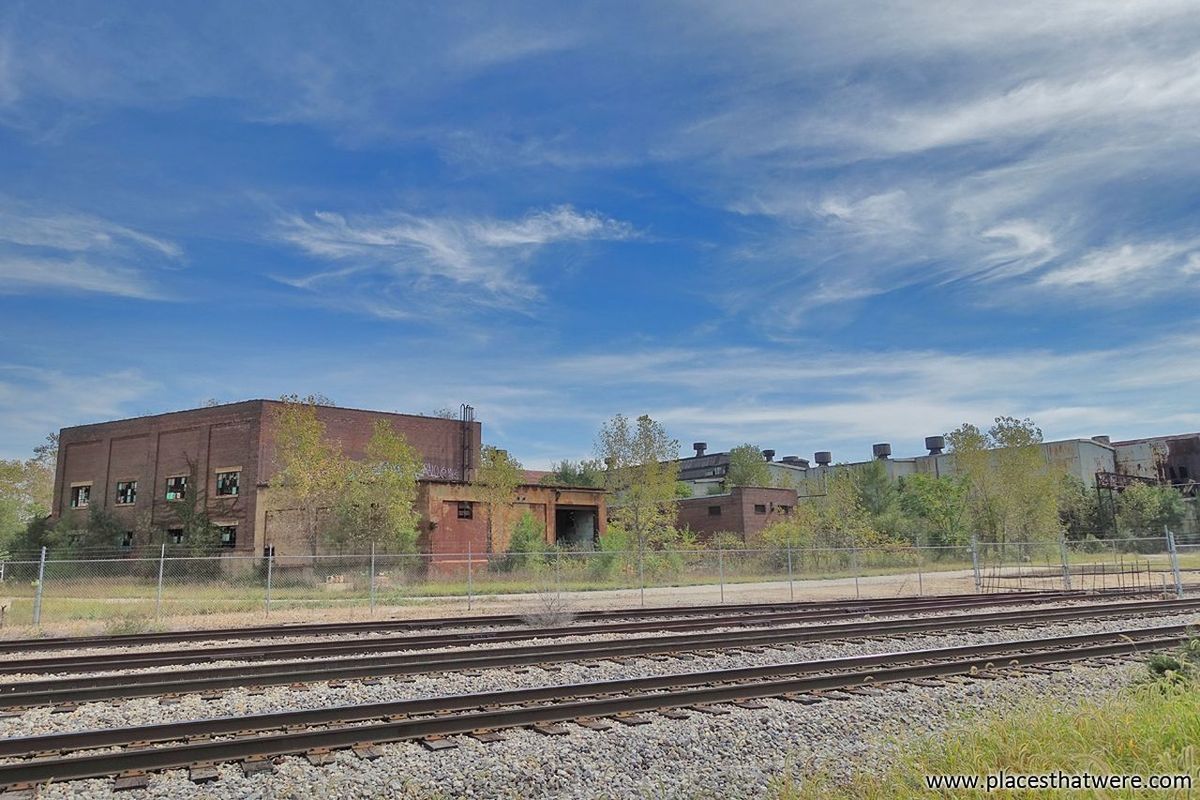 building exterior, built structure, railroad track, architecture, rail transportation, no people, outdoors, day, sky