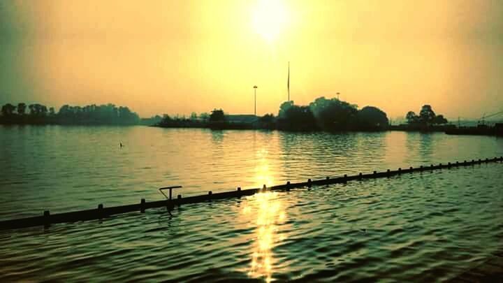 VIEW OF LAKE AGAINST SKY DURING SUNSET