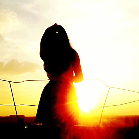 sun, silhouette, sunset, sunlight, sunbeam, lens flare, hood, beauty in nature, sky, orange color, nature, person, long hair, back lit, outdoors, scenics, tranquility, cloud - sky, vibrant color, tranquil scene