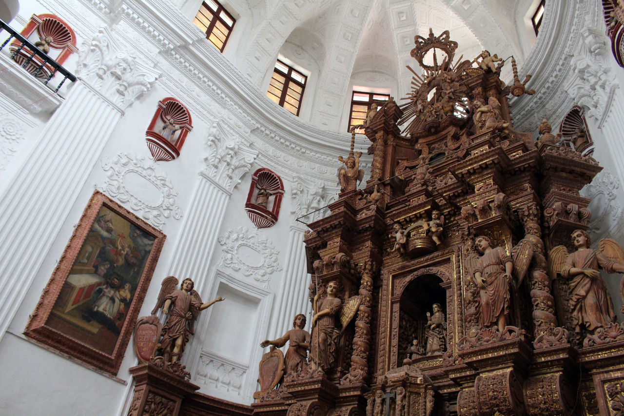 LOW ANGLE VIEW OF ORNATE SCULPTURE ON BUILDING