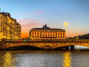 Arch bridge over river in city