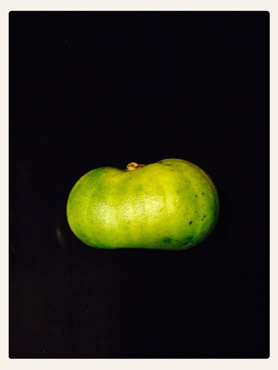 studio shot, transfer print, copy space, fruit, auto post production filter, healthy eating, green color, food and drink, black background, food, close-up, still life, cut out, single object, no people, freshness, yellow, red, night, white background