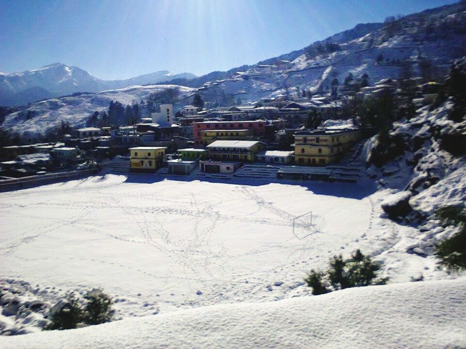 snow, winter, cold temperature, mountain, season, building exterior, built structure, architecture, mountain range, house, snowcapped mountain, weather, covering, landscape, scenics, tranquil scene, tranquility, nature, beauty in nature, white color