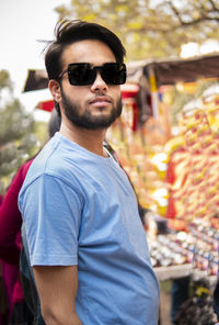 Man wearing sunglasses in market