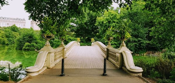 Empty bench in park