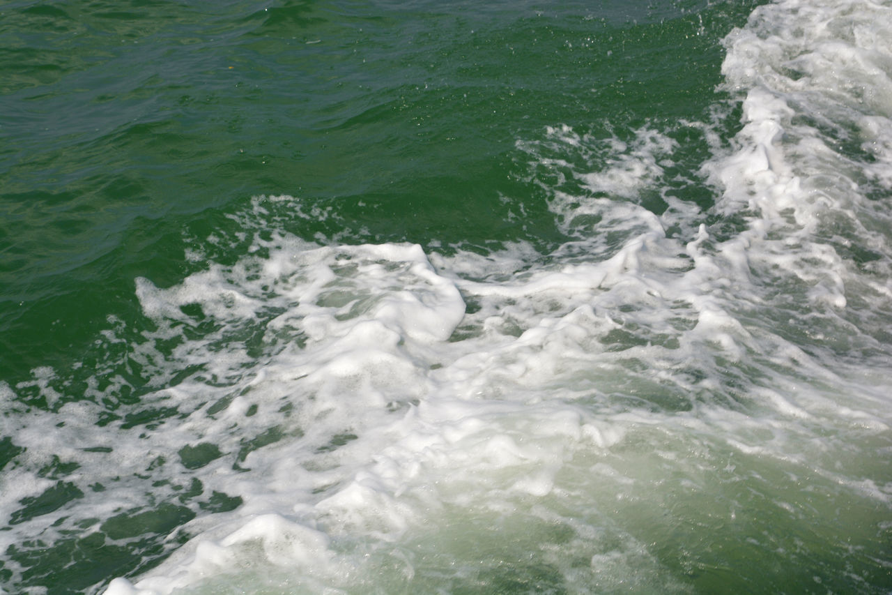 HIGH ANGLE VIEW OF SEA IN WATER