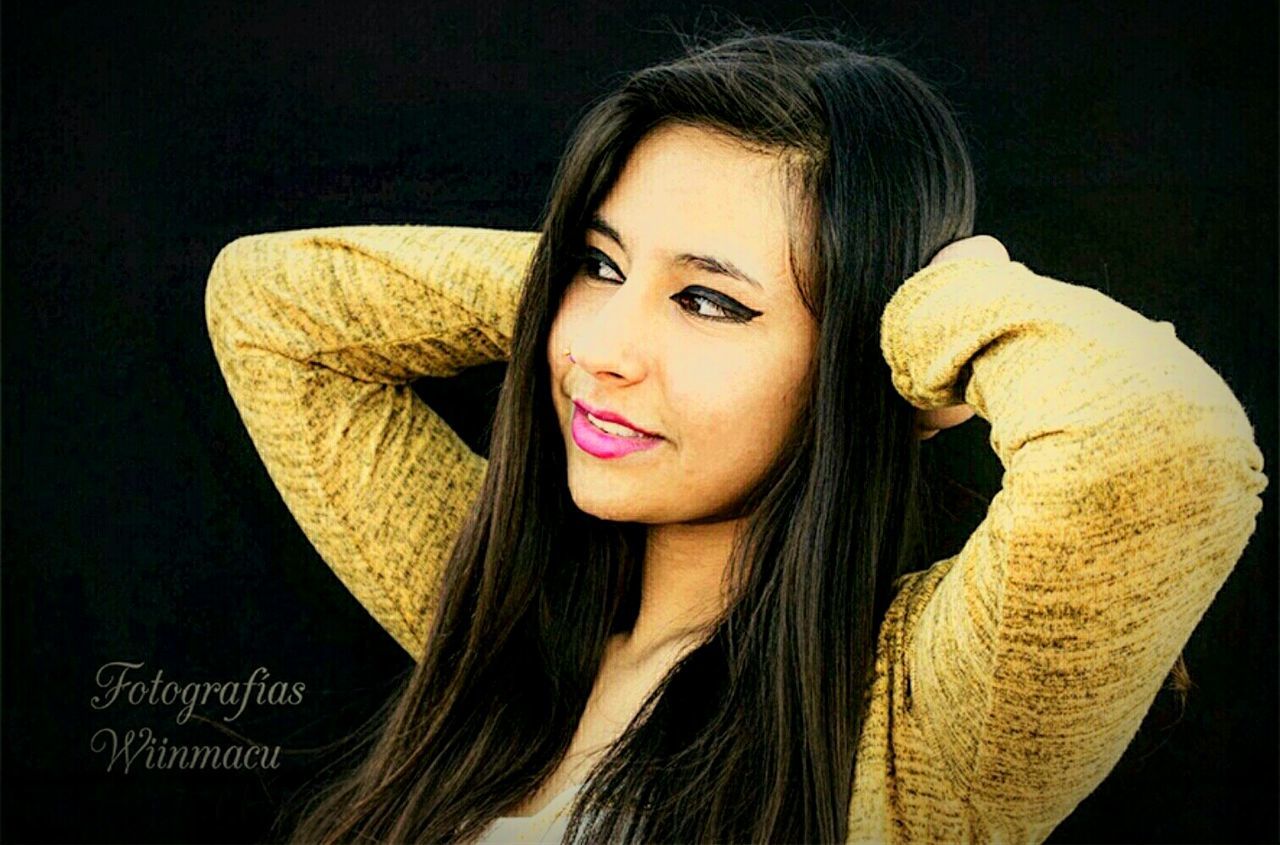 CLOSE-UP OF YOUNG WOMAN OVER GRAY BACKGROUND