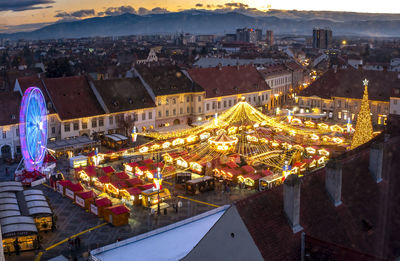 Traditional christmas market in the historic center of sibiu, transylvania, romania.