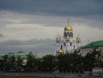 View of temple building against sky