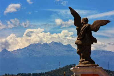 Statue against sky