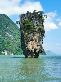 Khao tapu is a mountain located in phang nga province.