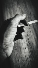 Close-up of hand holding cigarette