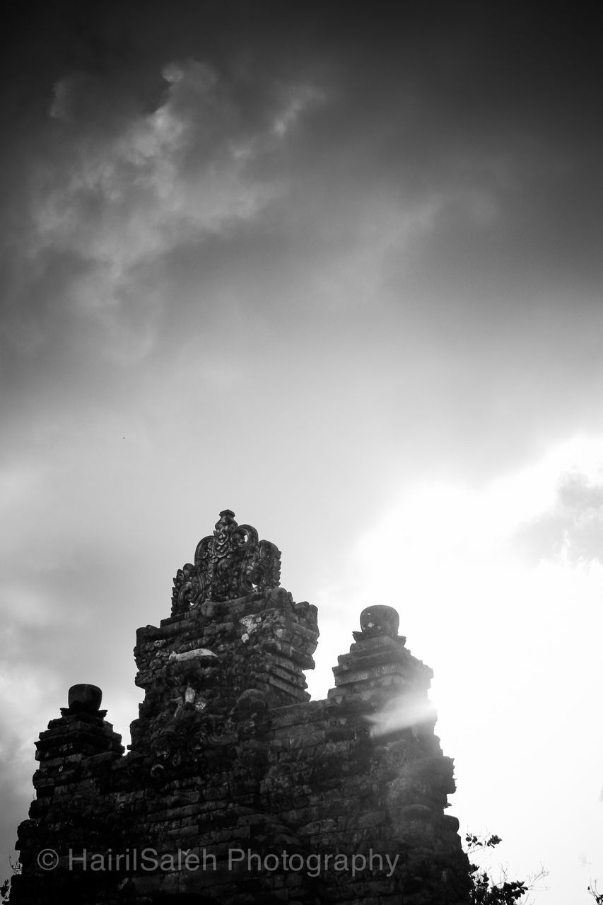 LOW ANGLE VIEW OF HISTORICAL BUILDING AGAINST SKY