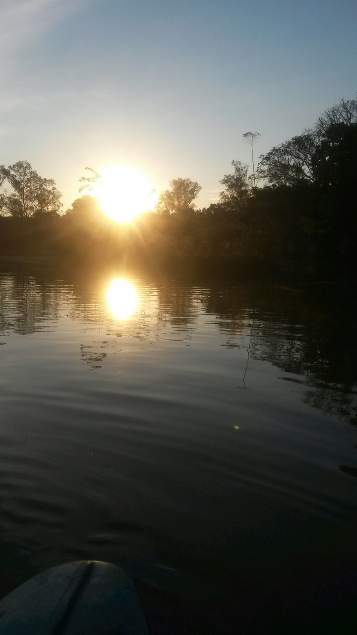 reflection, water, sun, sunset, lake, tranquil scene, tranquility, scenics, sunlight, tree, beauty in nature, sky, nature, silhouette, river, sunbeam, transportation, waterfront, idyllic, outdoors