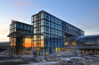 Exterior of berlin hauptbahnhof against sky during sunset in city